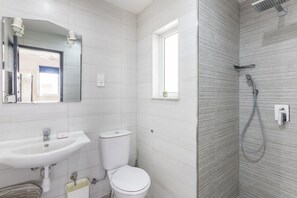 Standard Studio (Exiles Beach - Stefanella Studio 12) | Bathroom - Stefanela Building Apartments (Sliema)