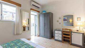 Apartamento standard, vários quartos (Exiles Bay - Stefanella apart 6) | 1 quarto, ferros/tábuas de passar roupa, Wi-Fi de cortesia