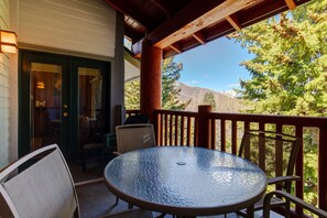 Condo, 6 Bedrooms | Outdoor dining
