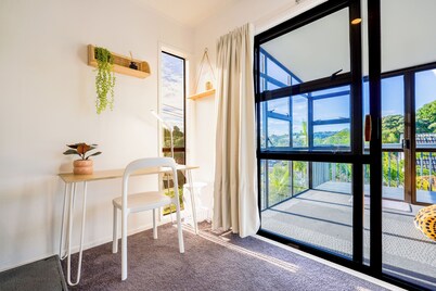 Sunny Stunner by the Sea: Browns Bay Escape