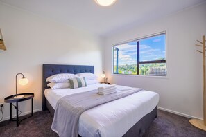 2 bedrooms, desk, free WiFi, bed sheets