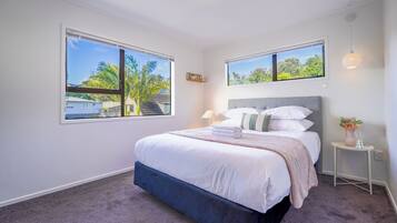 2 bedrooms, desk, free WiFi, bed sheets
