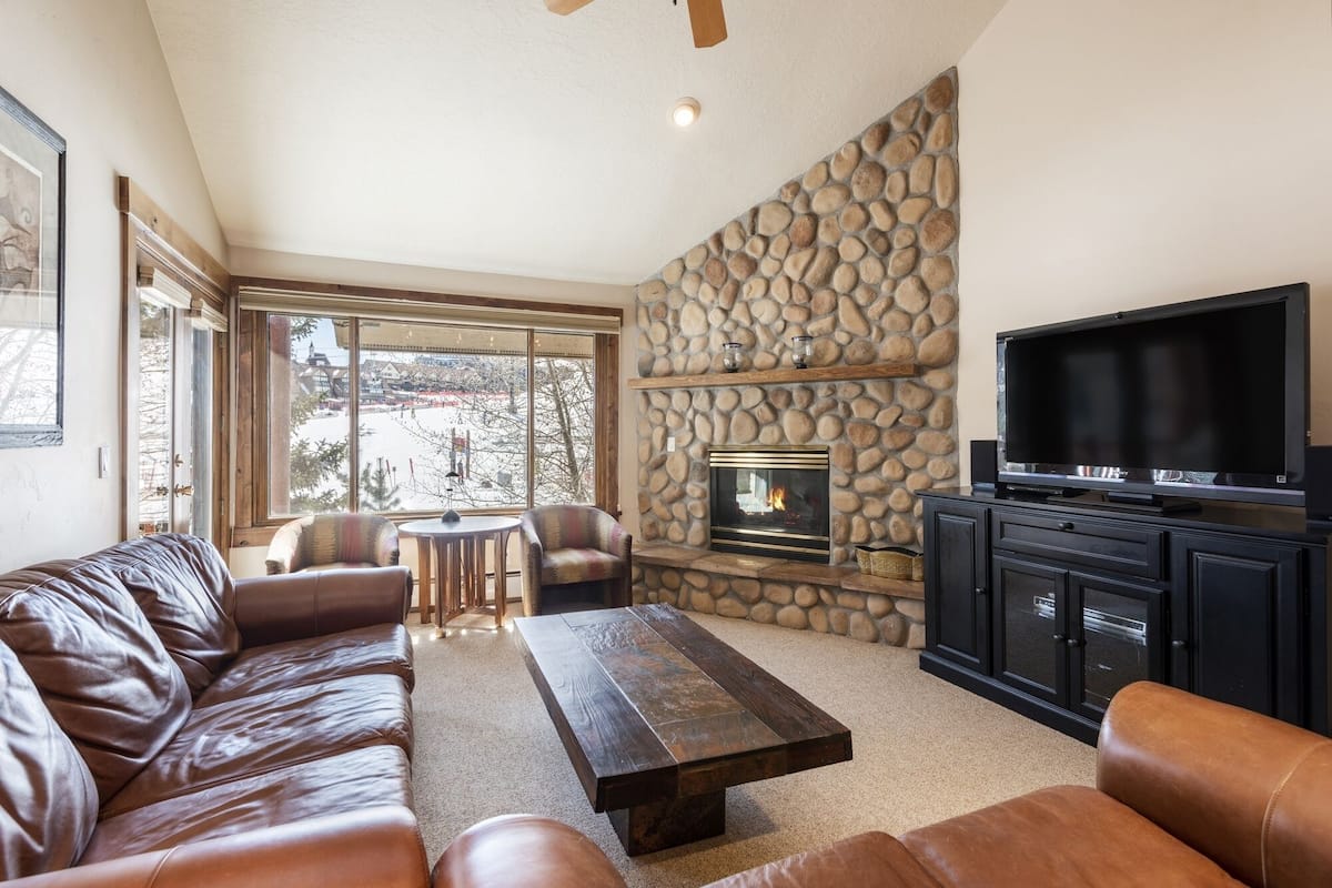 Condo, 5 Bedrooms | Living area