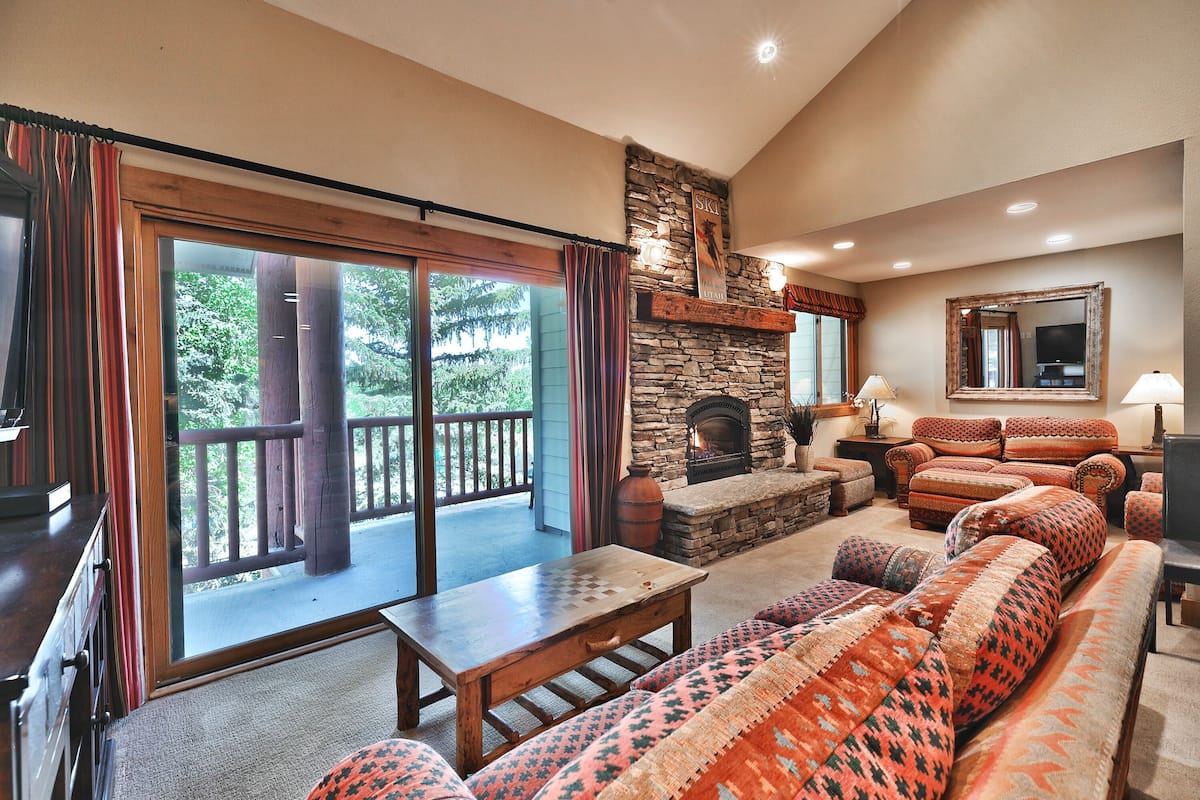 Condo, 3 Bedrooms | Living area