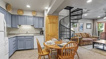 Condo, 1 Bedroom | Interior