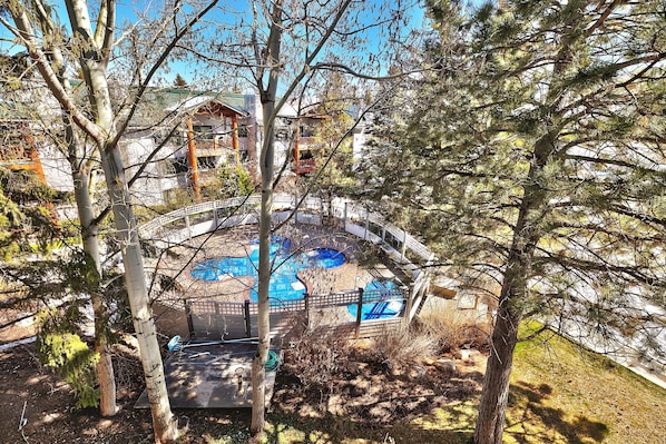 Condo, 2 Bedrooms | Property grounds