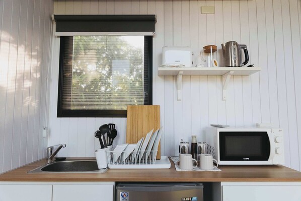 Fridge, microwave, stovetop, toaster