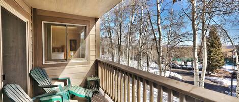 Condo, 2 Bedrooms | Property grounds