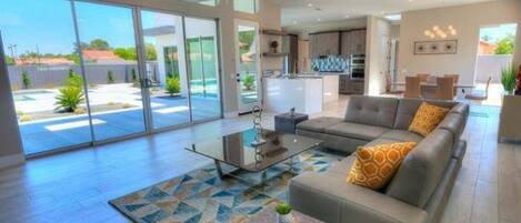 المنشأة من الداخل