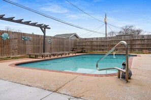 Outdoor pool - Home with Pool in Corpus Christi (Corpus Christi)