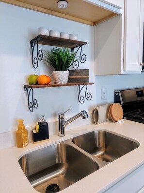 Réfrigérateur, micro-ondes, four, lave-vaisselle