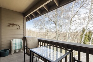 Condo, 2 Bedrooms | Property grounds