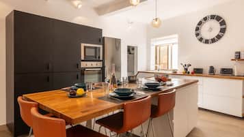 Family Penthouse, Multiple Bedrooms (Magnificent Sea View Penthouse) | Dining room