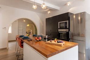 Family Penthouse, 3 Bedrooms (Magnificent Sea View Penthouse) | Private kitchen | Fridge, microwave, oven, stovetop