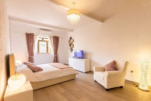 Family Penthouse, 3 Bedrooms (Magnificent Sea View Penthouse) | 3 bedrooms, iron/ironing board, free WiFi, bed sheets
