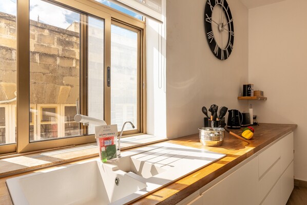 Family Penthouse, 3 Bedrooms (Magnificent Sea View Penthouse) | Private kitchen | Fridge, microwave, oven, stovetop