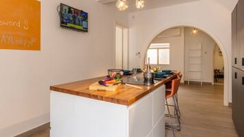 Family Penthouse, Multiple Bedrooms (Magnificent Sea View Penthouse) | Private kitchen | Fridge, microwave, oven, stovetop