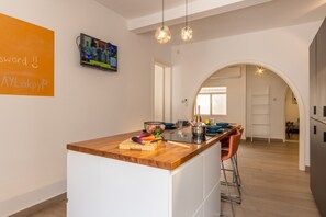Family Penthouse, Multiple Bedrooms (Magnificent Sea View Penthouse) | Private kitchen | Fridge, microwave, oven, stovetop