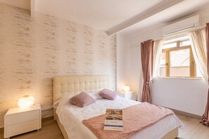 Family Penthouse, Multiple Bedrooms (Magnificent Sea View Penthouse) | 3 bedrooms, iron/ironing board, free WiFi, bed sheets - Magnificent Sea View Penthouse Cospicua (Cospicua)