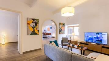 Family Penthouse, Multiple Bedrooms (Magnificent Sea View Penthouse) | Living area | 32-inch flat-screen TV with digital channels, Smart TV