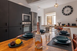 Family Penthouse, 3 Bedrooms (Magnificent Sea View Penthouse) | Dining room
