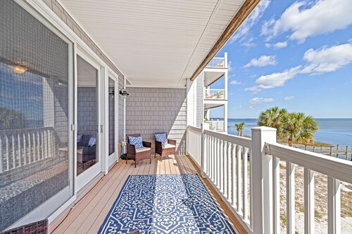 Cozy Cove: A Peaceful Retreat for Two