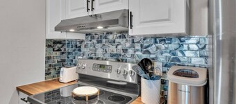 2BR Waterfront Condo w/ Pool access, Dock, Patio Views & 3 Miles from LEGOLAND