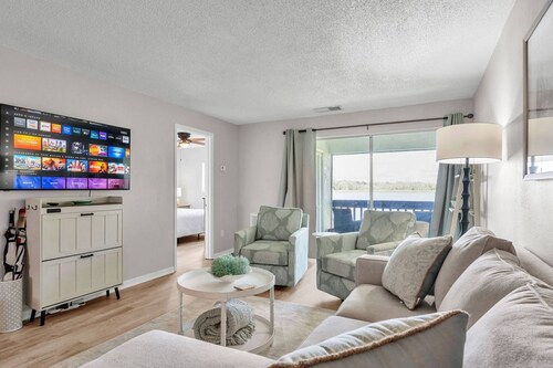 2BR Waterfront Condo w/ Pool access, Dock, Patio Views & 3 Miles from LEGOLAND
