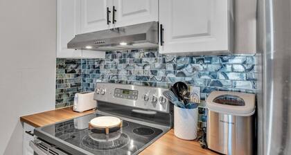 2BR Waterfront Condo w/ Pool access, Dock, Patio Views & 3 Miles from LEGOLAND