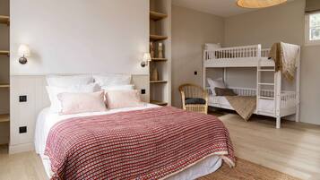 5 habitaciones, escritorio, wifi gratis y ropa de cama