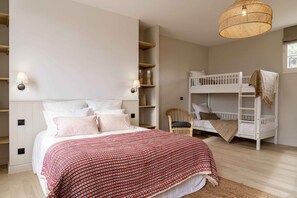 5 slaapkamers, een bureau, gratis wifi, beddengoed