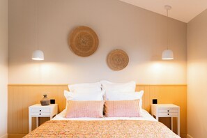 5 bedrooms, desk, free WiFi, bed sheets