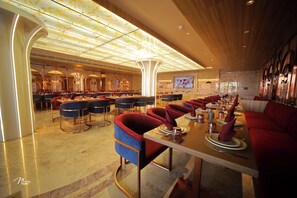 Restaurant - Sky Hotel & Resort (Rasra)