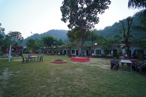 Deluxe Double Room | Living area - Antaram Resort (Rishikesh)