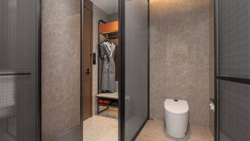 Superior Twin Room, Non Smoking, Garden View | Bathroom | Free toiletries, hair dryer, slippers, towels