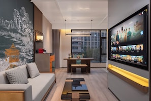 Suite Confort, non-fumeurs, vue ville | Coffres-forts dans les chambres, Wi-Fi gratuit