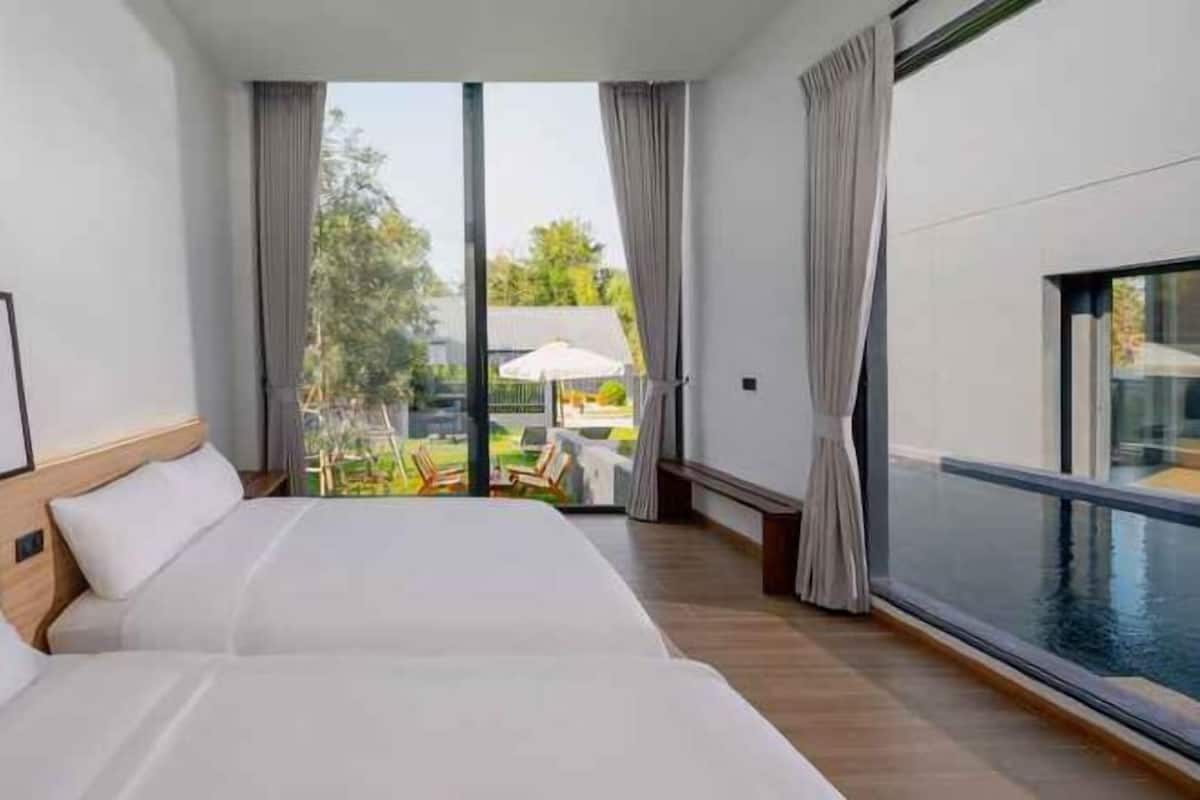 办公桌、免费 WiFi、床单