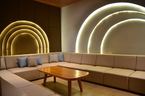 Karaoke room - Maplewood Mountain 9BR with Heated Pool (Cimenyan)