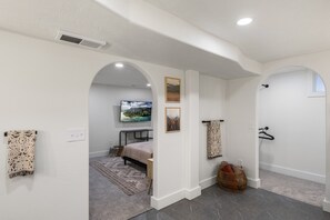 4 bedrooms, WiFi, bed sheets