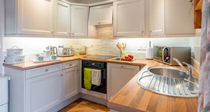 Charming Two Bedroom Cottage Annexe. Completely private with enclosed garden, parking and close to b