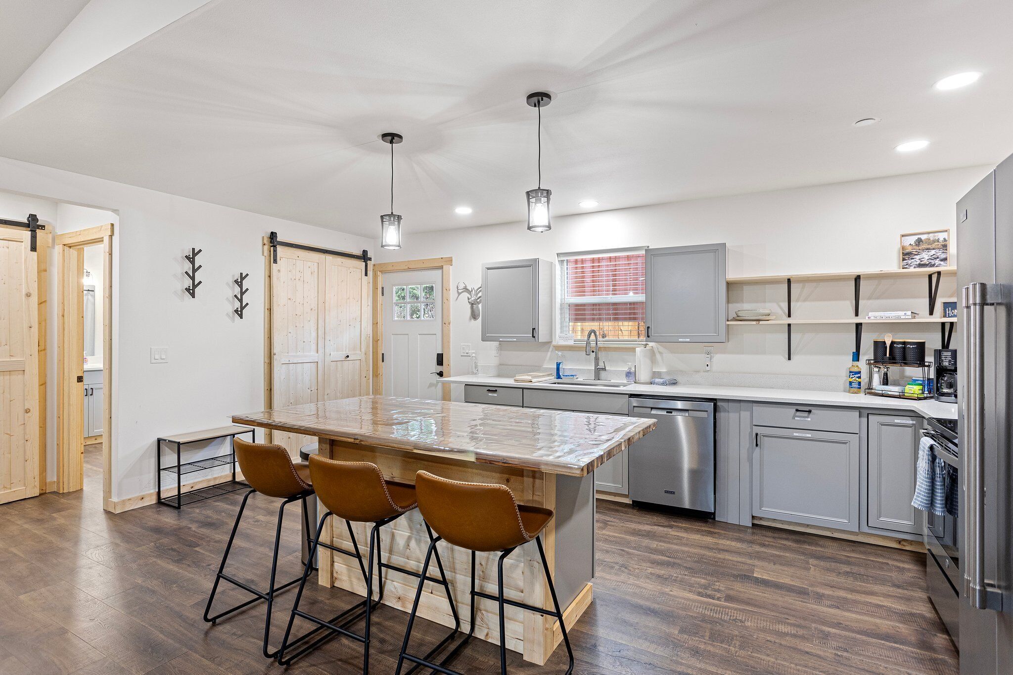 冰箱、微波炉、烤箱、炉灶