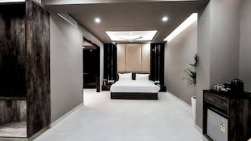 Presidential Suite | Egyptian cotton sheets, premium bedding, down duvets, pillow-top beds