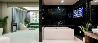 Elinor Hotel