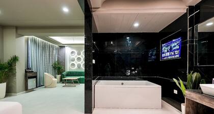 Elinor Hotel