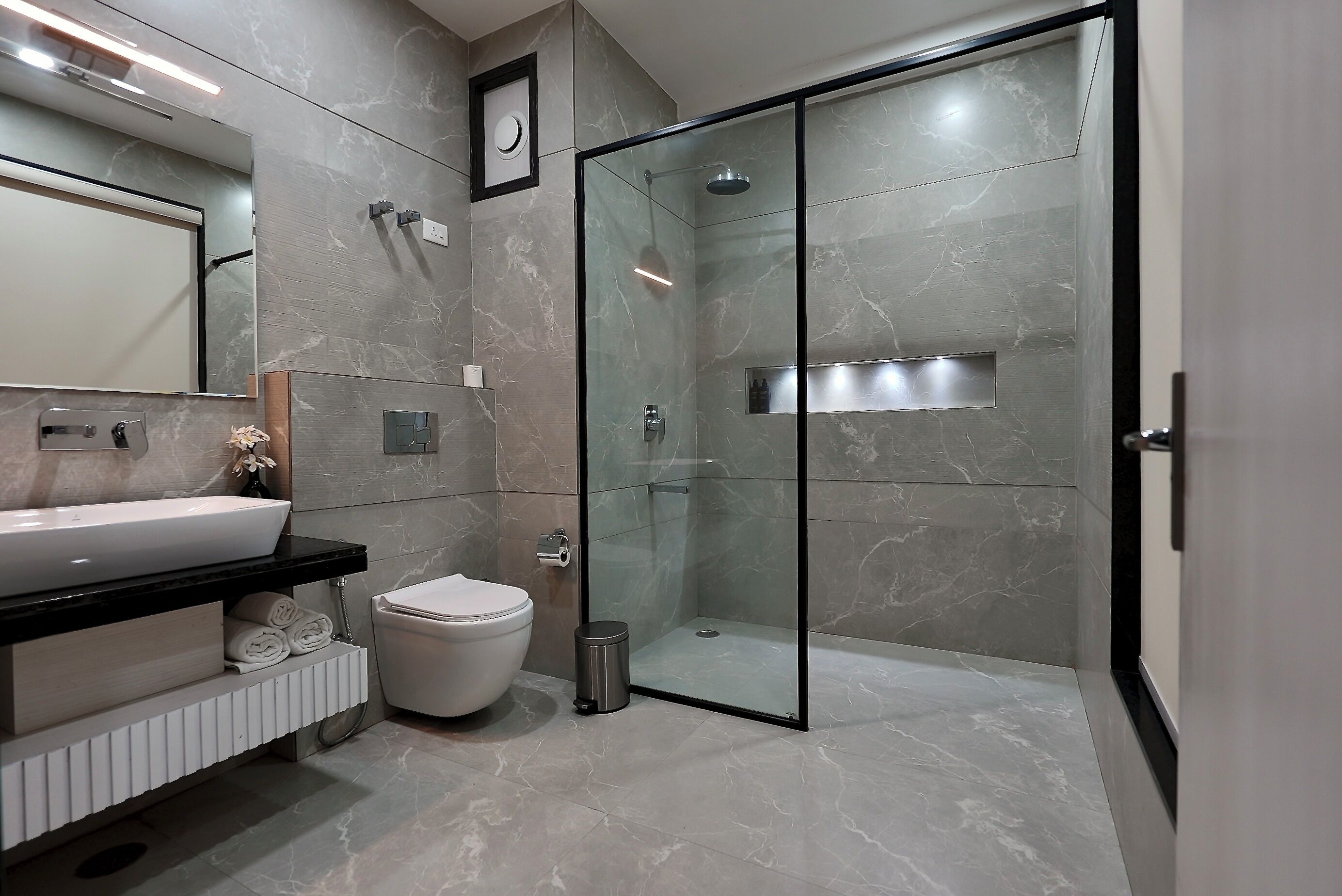 Pearl Room Double/Twin | Baño | Artículos de higiene personal gratuitos, secador de pelo y zapatillas
