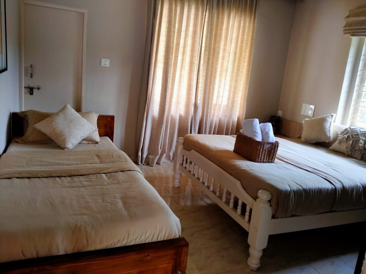 3 bedrooms, iron/ironing board, WiFi, bed sheets