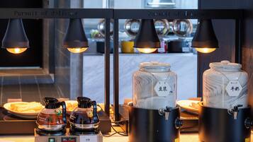 Buffet breakfast for a fee on weekdays