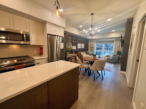 Brand New! Luxury in the Rockies: hot tub/pool/near Banff/patio views