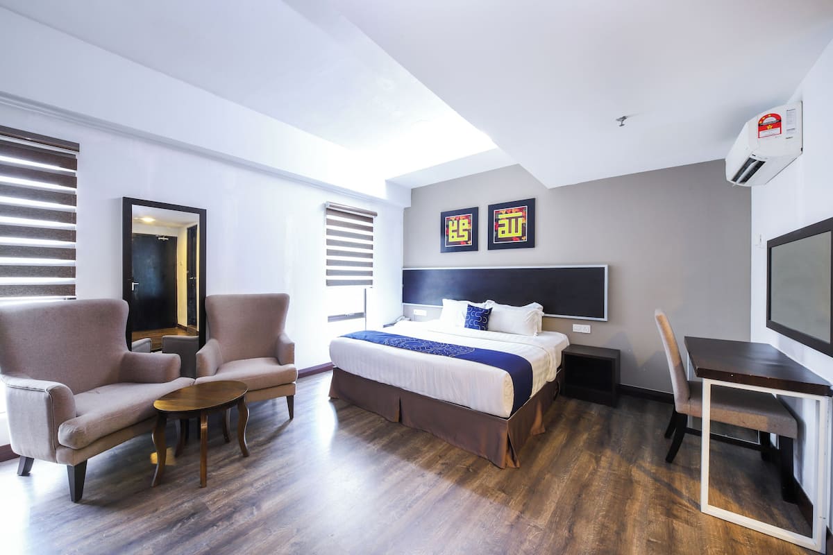 Executive Suite King - City View | Premium bedding, desk, laptop workspace, free WiFi