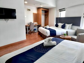 Ropa de cama de alta calidad y escritorio